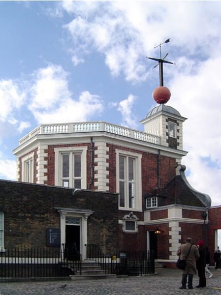 London along the Thames - a riverside member's guide